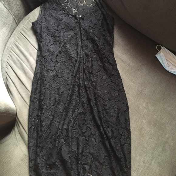 Le Chateau Lace Dress - Picture 4 of 5